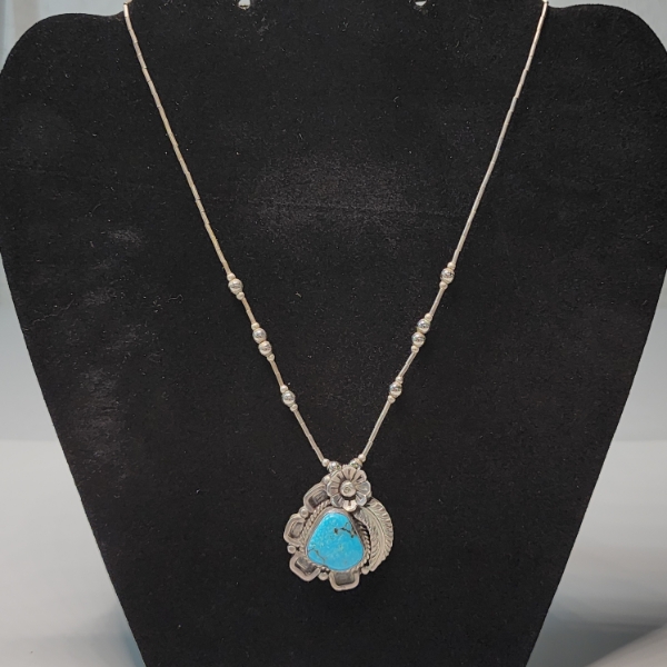 Gorgeous Detailed Navaho Turquoise Necklace