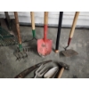 Image 4 : Lot of Lawn/Garden Items: Shovels, Rake, Hoe, Tree Pruner, Small Shovel, Hand Rakes