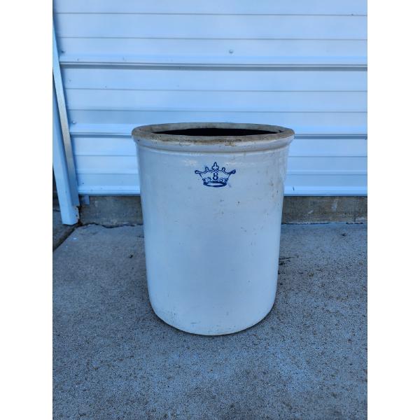 Vintage 8-Gallon Robinson Ransbottom Stoneware Crock