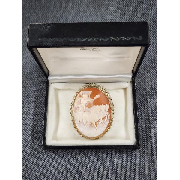 Gold Colored Cameo Broch With Majestic Horse Artwork 