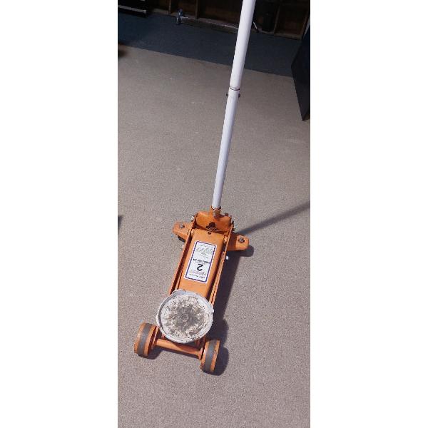 Two Ton Floor Jack In Perfect Working Condition - See Pics