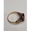 Image 7 : Vintage 10K Yellow Gold Ornate Statement Ring With Emerald Cut Garnet - Size 7.5 - Weight: 3.3g