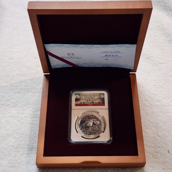 NGC PF70 ULTRA CAMEO Graded Smithsonian Institution 2014 China 1 Oz .999 Silver Panda Official Mint 