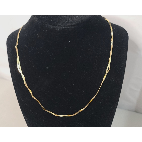 14K Yellow Gold Twisted 18" Herringbone Necklace - Weight: 2.8g