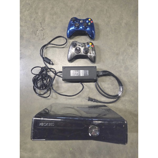 XBox 360 Video Game System, 2 Wireless Controllers & Power Cables In Excellent Condition!