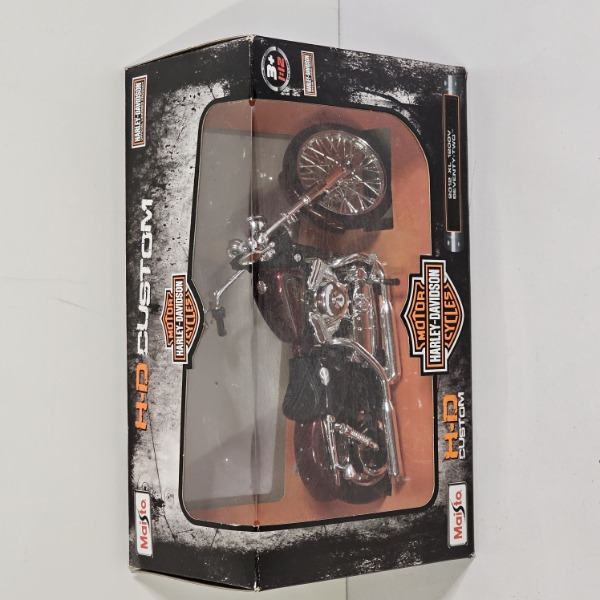 Maisto 1:12 Scale Die-Cast Replica of the 2012 Harley-Davidson XL 1200V Seventy-Two Motorcycle