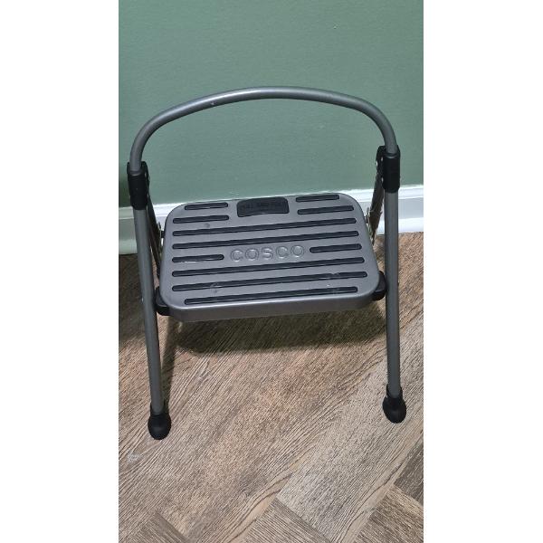 PICKUP IN NORTHFIELD - Step Stool As Shown - See Pics