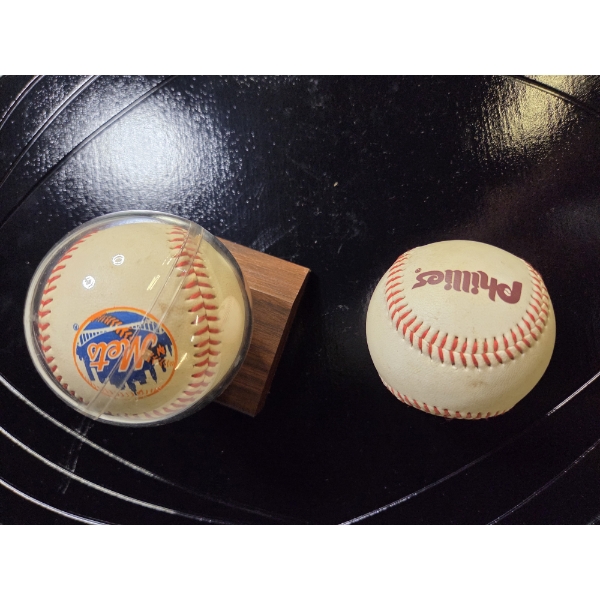  Collectors Baseballs Including The Mets & The Phillies Balls 