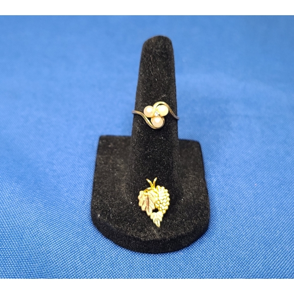 10K Gold Black Hills Gold Grape Leaf Pendant & 10K Pearl Ring - Size 4 - Total Weight: 2.1g