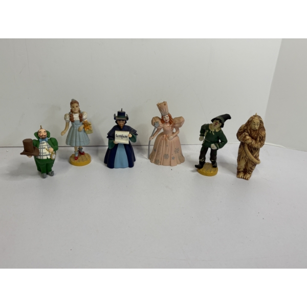Tiny Wizard of Oz figurines - Munchkin - Dorothy - Royal Army Emerald City Guard - Glinda