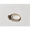 Image 4 : Stunning 10K Gold Ring with 3 Stones - Size 7.5 - Total Weight: 2.0g
