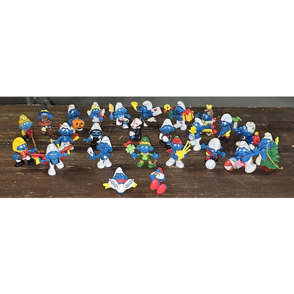 25 Smurfs Collectible Figures incl Holidays, Sports and More