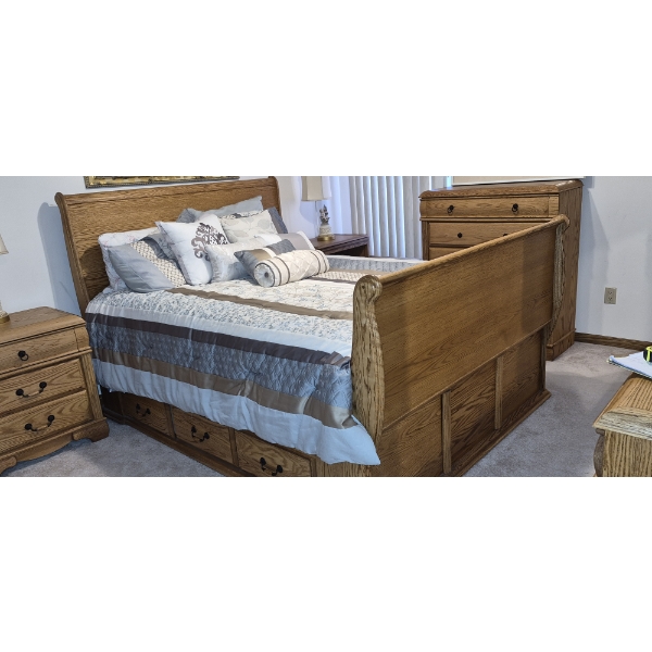 Gorgeous solid Oak And MINT Condition Queen Size Sleigh Bed - Everything Included 