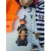 Image 13 : Assorted Halloween Items - Wreath, Witch Decor & More 