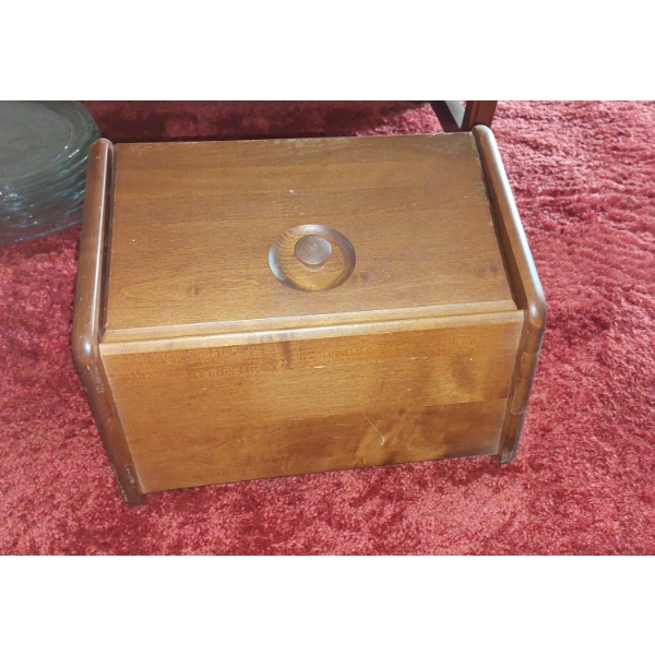 Wooden Bread Box - Lidded Vintage Unit