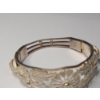 Image 5 : Vintage 2.5" Higher Percentage Silver Filigree Cannetille Hinged Bangle Bracelet - Weight: 29.4g