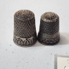 Image 5 : Lot of Sterling Silver Vintage Items: Thimbles, Pins, Tinker Bell & Horseshoe Pendant - TW: 19.5g