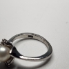 Image 4 : Stunning 10K White Gold Pearl Ring - Size 5.5 - Total Weight: 3.0g