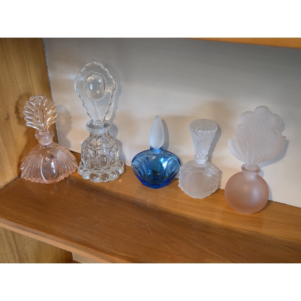 PICKUP IN CANTON - Five Beautiful Perfume Bottle Collection 
