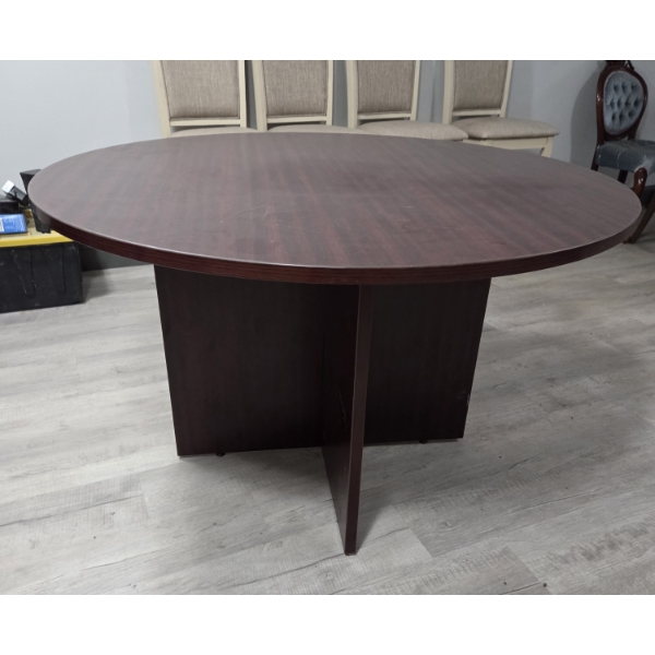 Pick Up Off Site- 115 Ely St. Alliance Oh. Nice Round Table 47''x29''
