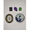 Image 1 : Two Brooches and Assorted Loose Stones