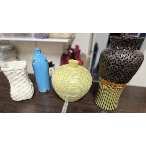 4 Vases incl 1 Longaberger Vase