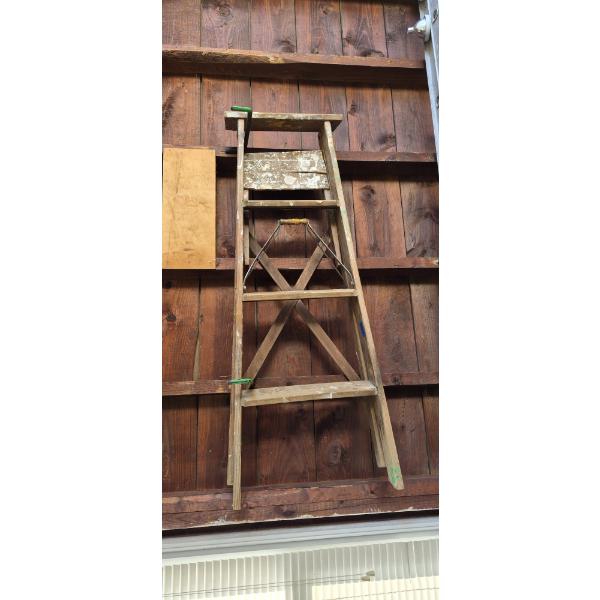 PICKUP IN CANTON -  4 FT WOOD STEP LADDER - USED - SEE PICS