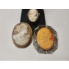 Image 3 : Vintage Carved Cameo Jewelry Pieces: 2 Brooches, 1 Ring Size 8.5 - Stunning Pieces