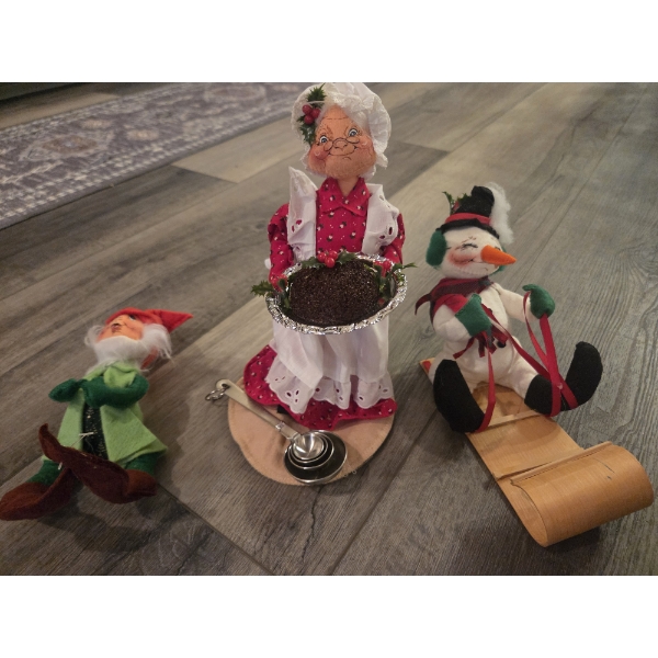 Great Collection Of Annalee Felt Dolls Including Sought After Candlesticks, Mrs. Claus, Elf & More!