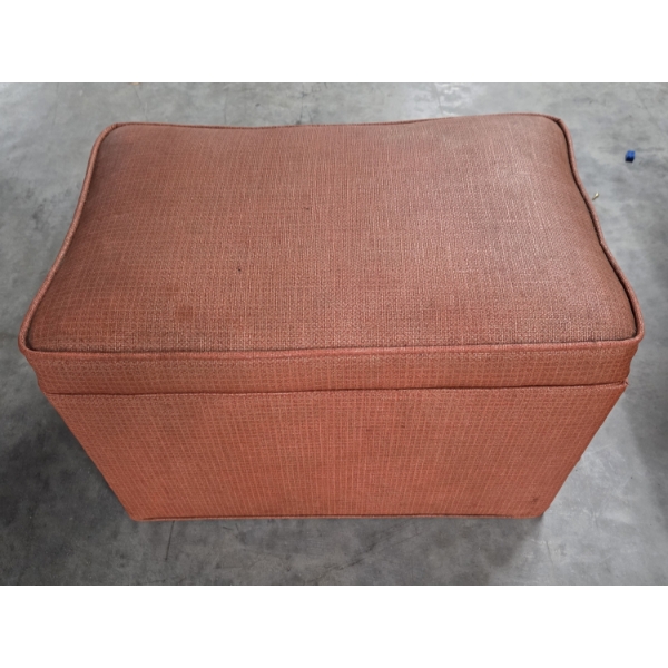 MCM 15''x15''x24'' Storage Ottoman With Small & Large Ceramic Plates 