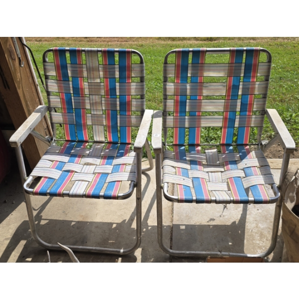 2 Folding Lawn Chairs
