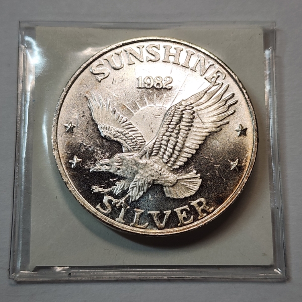 1982 Sunshine Minting One Troy Ounce .999 Fine Silver Round