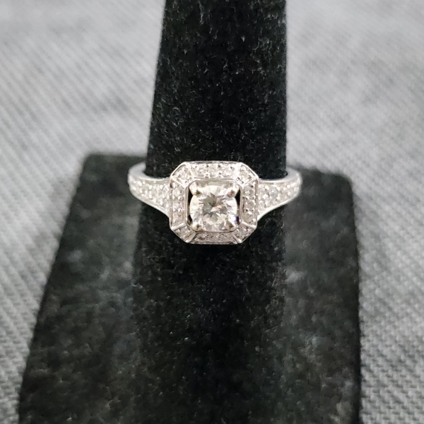 Breathtaking 18K White Gold Diamond Ring Ft. Approximately 0.5 Carat Center Stone~ Total Weight 3.3G