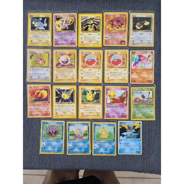 Lot Of Assorted Vintage 90's & Early 2000's Pokémon Cards