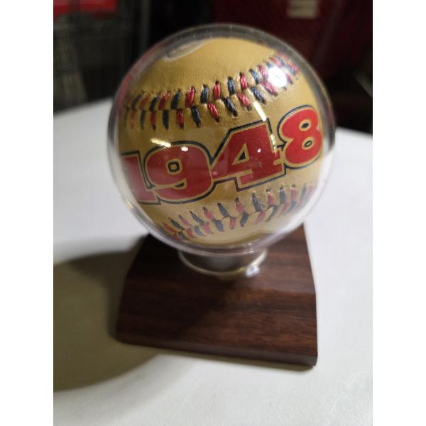 Vintage 1948 Cleveland Indians Chief Whaoo Souvenir Baseball In Protective Plastic & Wood Display  