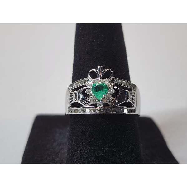 Gorgeous 14K White Gold Claddagh Detail Ring with Green Stone - Size 6.5 - TW: 6.0g