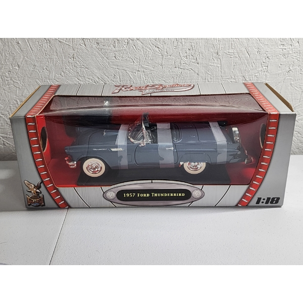 1957 Ford Thunderbird Road Signature 1:18 Diecast Model - New in Box