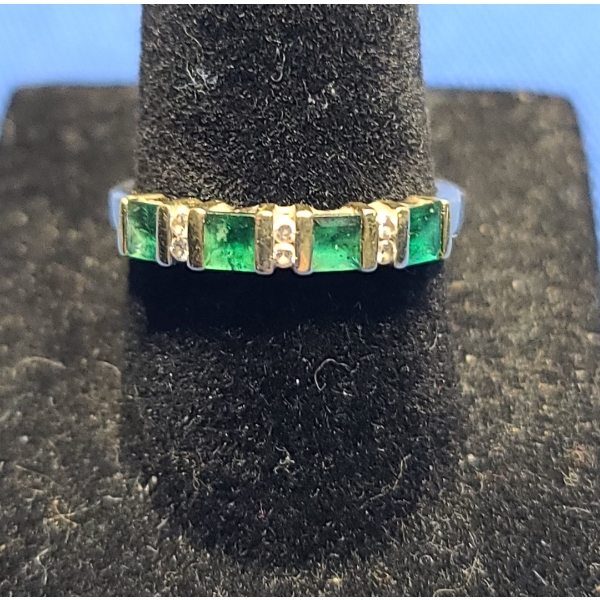 Vintage 10K Gold Emerald And Diamond Band Ring - Size 7 - Weight: 1.8g
