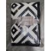 Image 1 : Brand New Cozy Black & White  37''x44'' Peanut Shell Quilt 