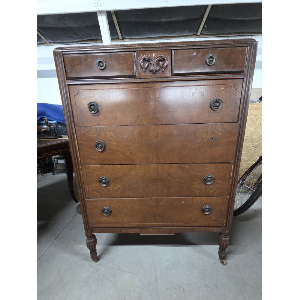 Pretty Vintage Solid Wood 4' 5'' x 19'' x 33'' Chest Of Drawers. Clean! Easy Pull Drawers! 
