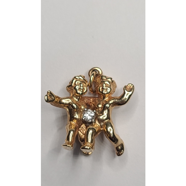 14K Yellow Gold Gemini Zodiac Pendant With Diamond - Weight: 7g