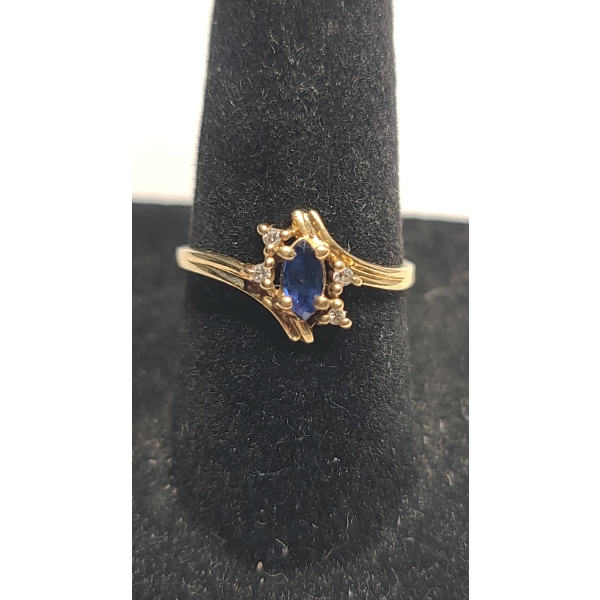 Women's 14K Yellow Gold Marquise-cut Blue Sapphire Ring With Accent Diamonds -Size 6.5 -Weight: 1.8g