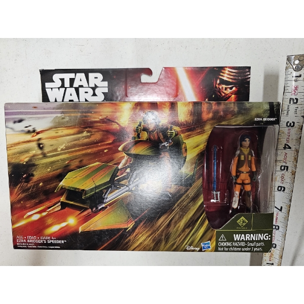 Star Wars Vehicular Figure - Ezra Bridger's Speeder with Ezra Pilot Figure
