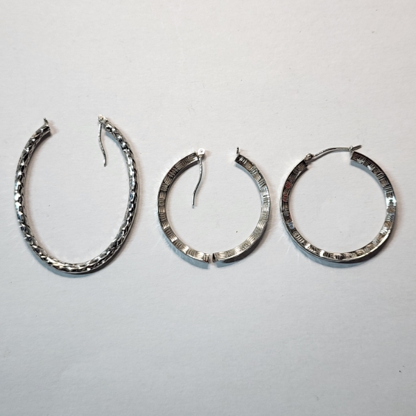 14K White Gold Earrings: Pair w/ One Broken, One Loose - TW: 2.8g