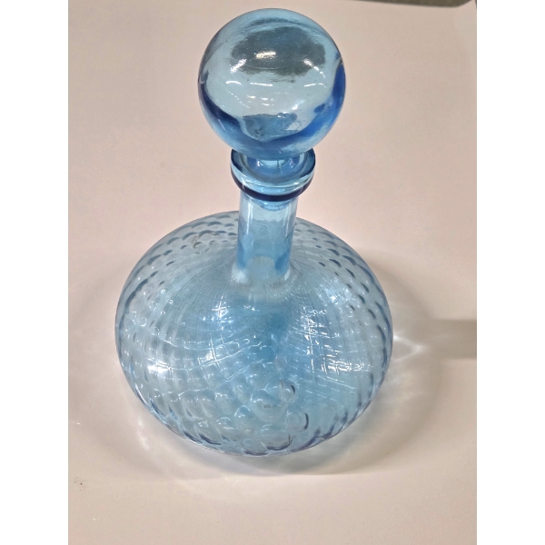 Excellent Condition Highly Collectable Ice Blue Vintage 13'' Quilted Design Viking Glass Decanter 