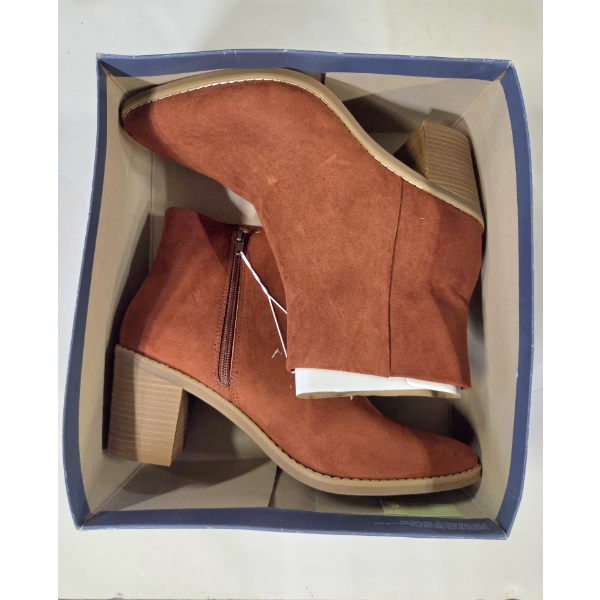 New! Size 11 Woman's Universal Threads Malby Boots With Memory Foam! 