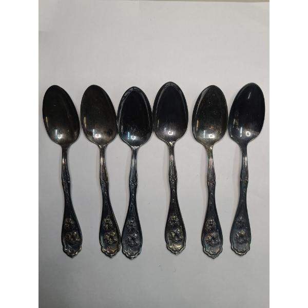(6) Vintage W.M Rogers Silverplated Spoons In Carnation Pattern - Total Weight: 133.6g