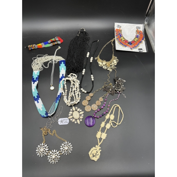 Lot of Costume Jewelry - Very Unique Necklaces - Gorgeous Pieces - Chunky Neckloces - Beaded Necklac