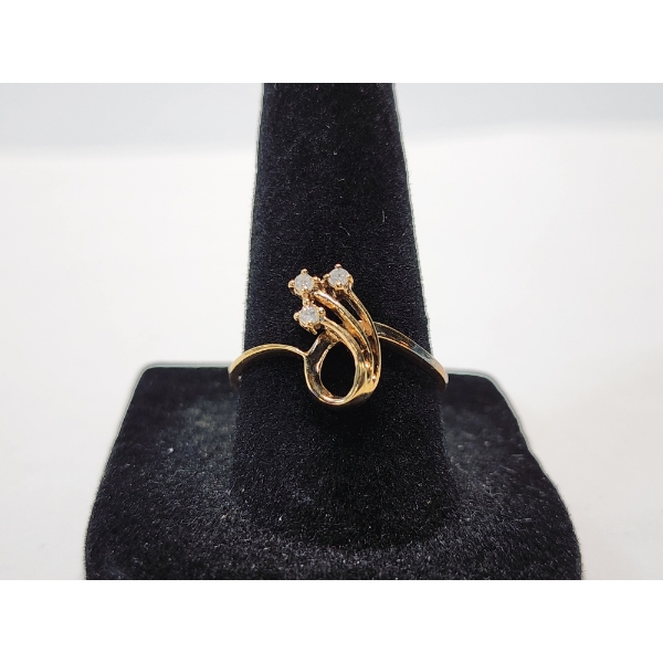 Vintage Style 10K Yellow Gold 3-Stone Ring - Size 8 - TW: 1.3g