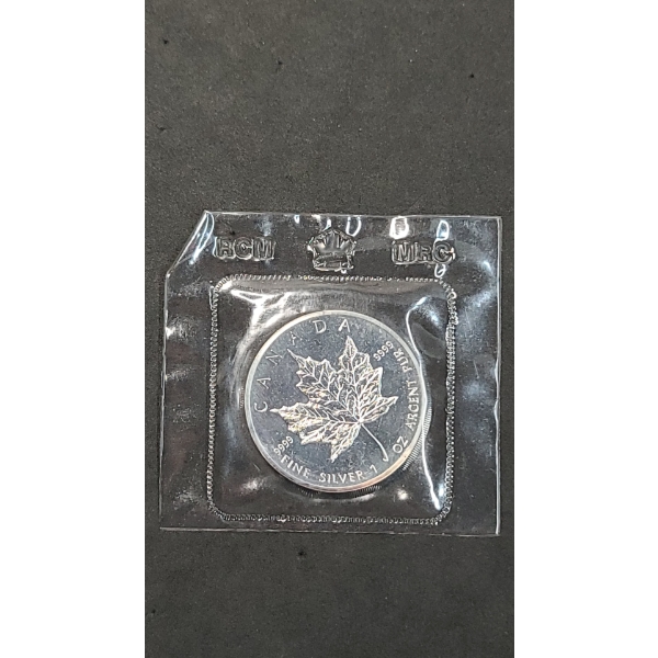 Sealed 1988 $5 1 Oz 9999 Silver Elizabeth II Canadian Maple Leaf Round